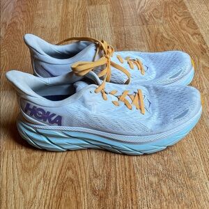 Hoka One One Clifton 8